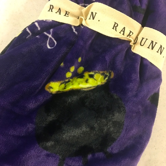 🧙♀️NWT Rae Dunn Purple BUBBLE BUBBLE TOIL & TROUBLE Halloween Plush Throw🧙♀️ - Picture 3 of 9